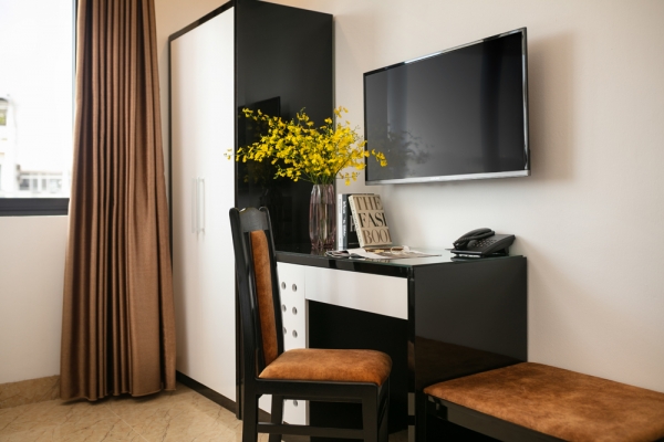 ANCIENT TRIPLE WITH WINDOW