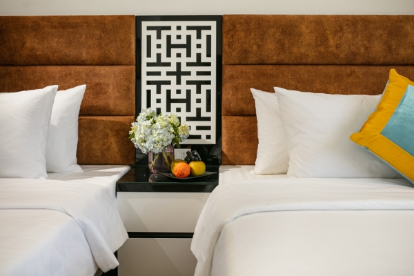 ANCIENT TRIPLE WITH WINDOW